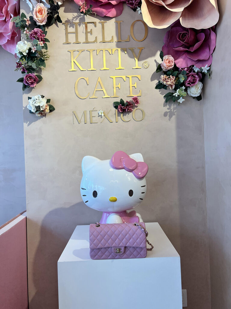 hello-kitty-cafe